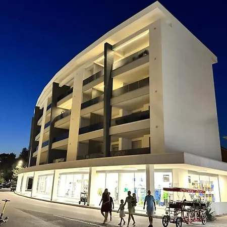 Rooftop Pool And Sea Breeze In Modern Flat Bibione